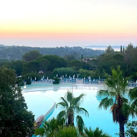 Charmant Village Restanques De Saint Tropez *